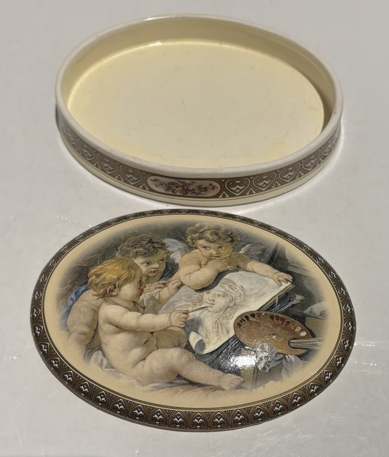 Vintage French Limoges Porcelain Dresser Trinket Box - Cherubs Painting Allegory_3 Vintage French Limoges Porcelain Dresser Trinket Box - Cherubs Painting Allegory