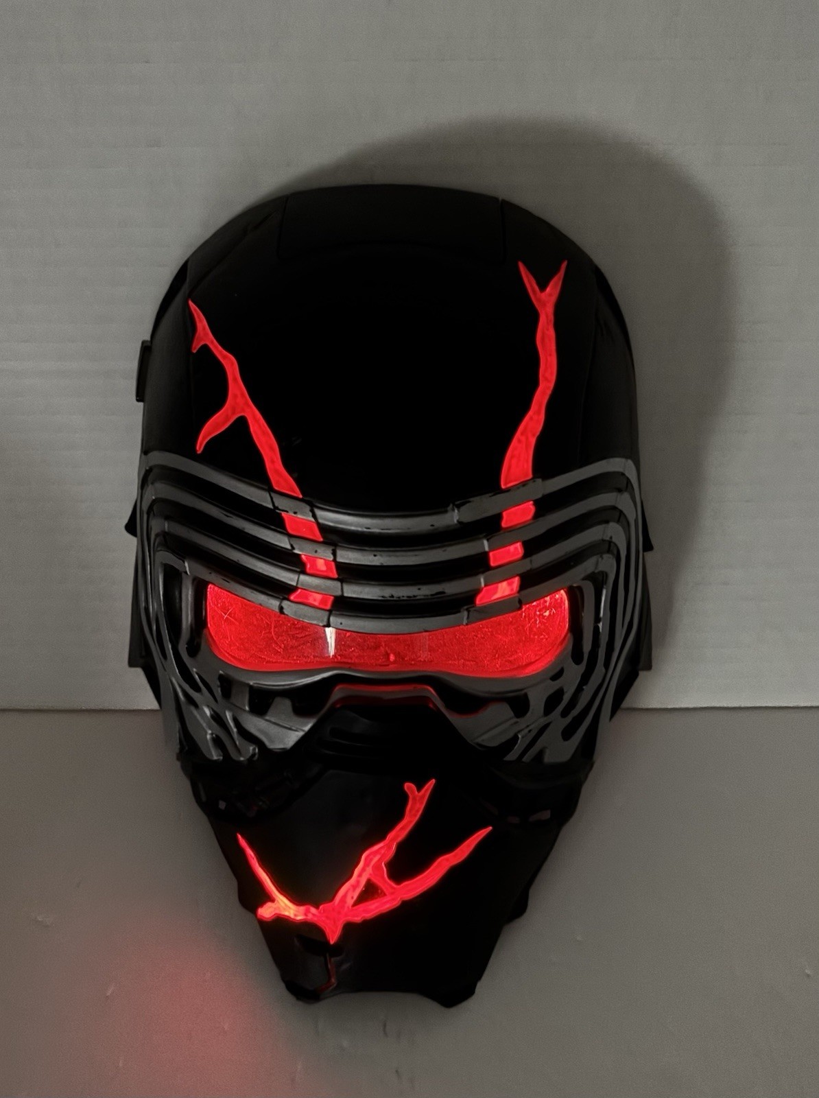 Star Wars Kylo Ren Hasbro 2019 Light Up Mask Cosplay Read Description_2 Star Wars Kylo Ren Hasbro 2019 Light Up Mask Cosplay Read Description