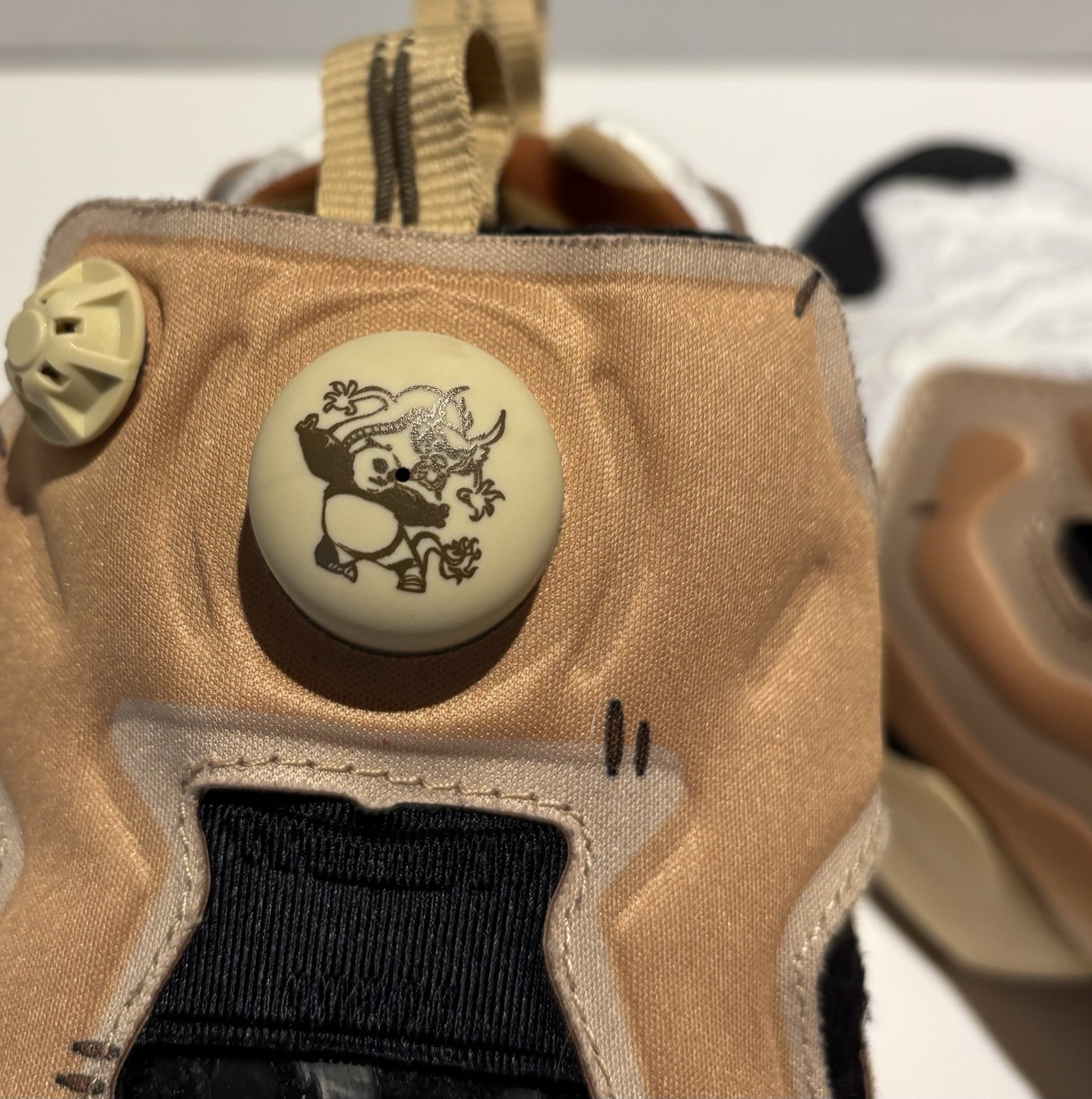 Reebok Kung Fu Panda x InstaPump Fury "Po" Sneakers VGUC Size 5 US 36 EU_3 Reebok Kung Fu Panda x InstaPump Fury "Po" Sneakers VGUC Size 5 US 36 EU