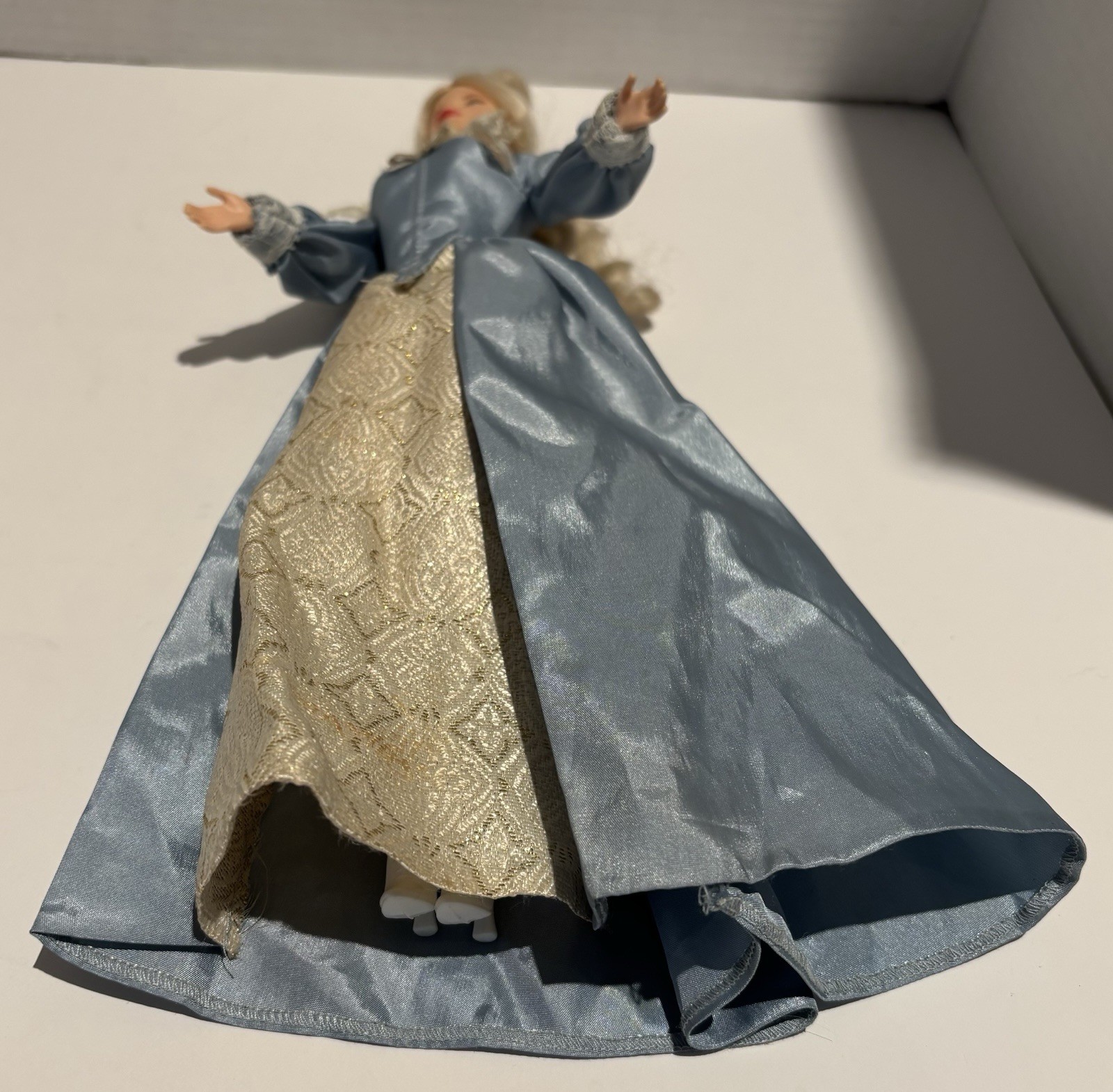Barbie Vintage 2002 Dolls Of The World Princess Of The Danish Court 56216 VGUC_3 Barbie Vintage 2002 Dolls Of The World Princess Of The Danish Court 56216 VGUC
