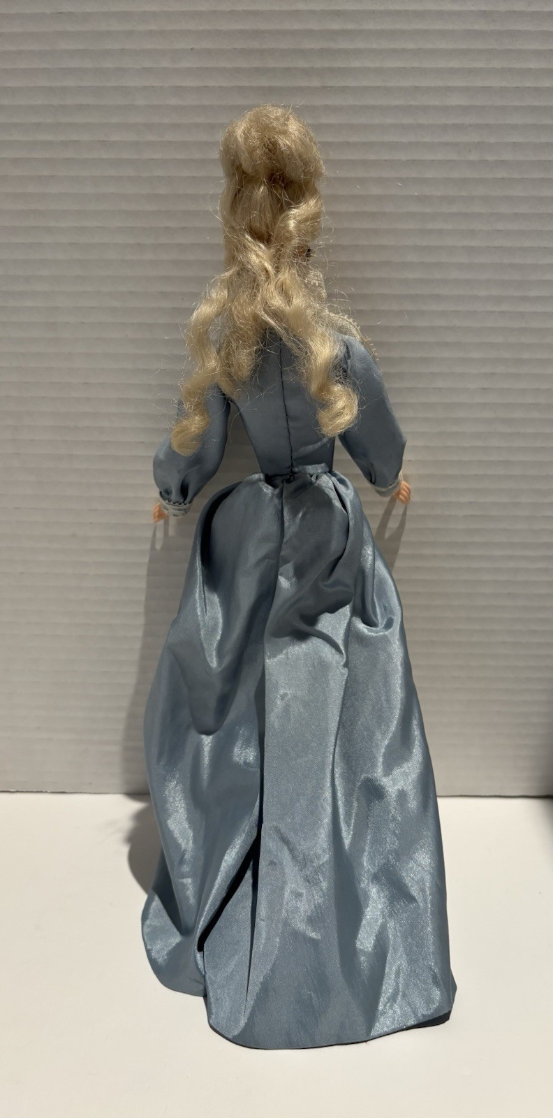 Barbie Vintage 2002 Dolls Of The World Princess Of The Danish Court 56216 VGUC_4 Barbie Vintage 2002 Dolls Of The World Princess Of The Danish Court 56216 VGUC