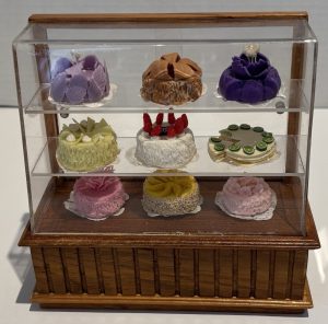Dolls House Miniature Handmade Bakery Display & 9 Cakes Diorama w/ Sliding Doors