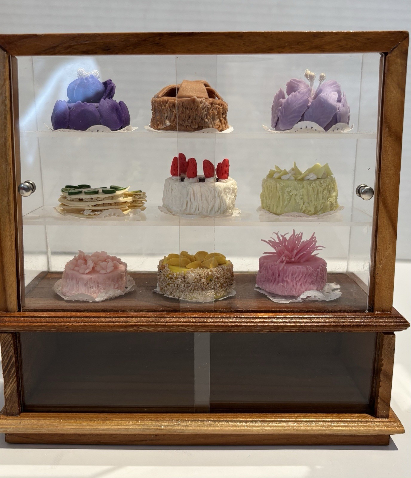Dolls House Miniature Handmade Bakery Display & 9 Cakes Diorama w/ Sliding Doors_4 Dolls House Miniature Handmade Bakery Display & 9 Cakes Diorama w/ Sliding Doors