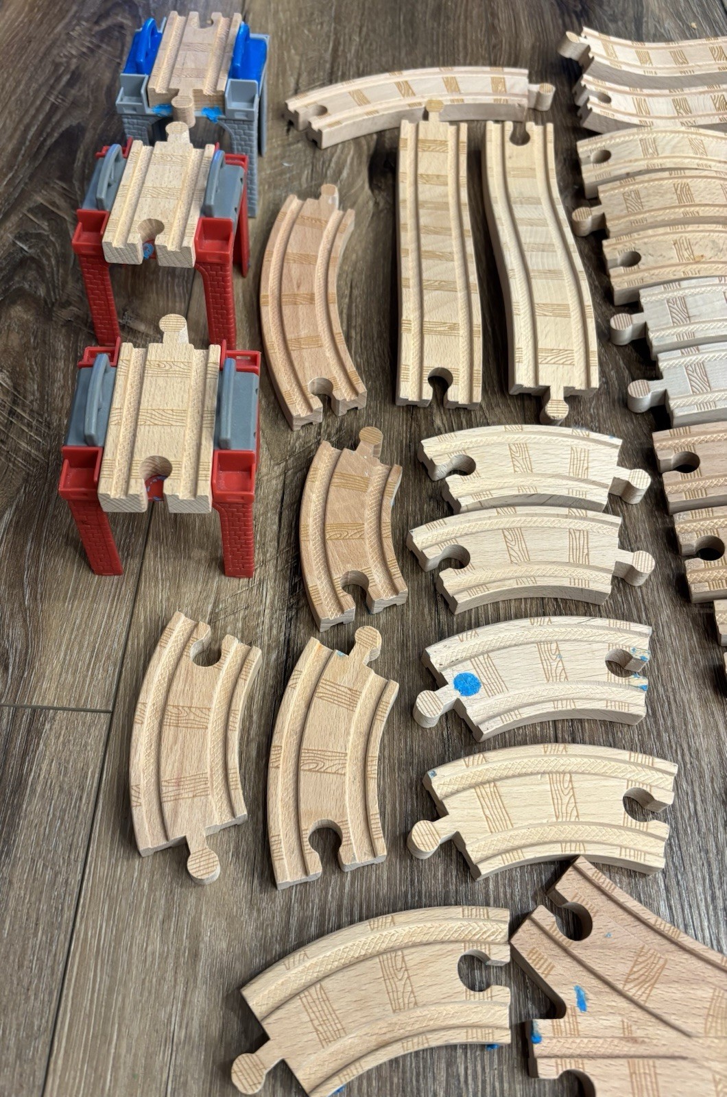 Thomas & Friends Train Wooden Railway Sodor Stacking Riser Bridge & 35+ Tracks_1 Thomas & Friends Train Wooden Railway Sodor Stacking Riser Bridge & 35+ Tracks