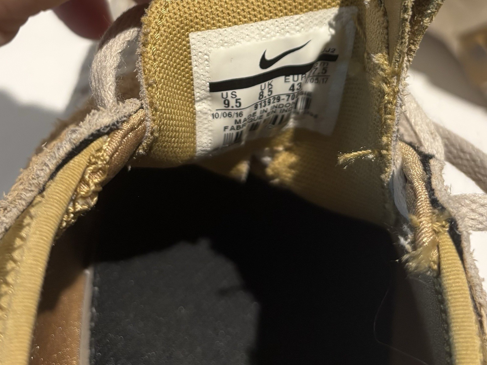 Nike Air Footscape Woven Chukka QS Hairy Suede Flat Gold 913929-700 Men's Sz 9.5_5 Nike Air Footscape Woven Chukka QS Hairy Suede Flat Gold 913929-700 Men's Sz 9.5