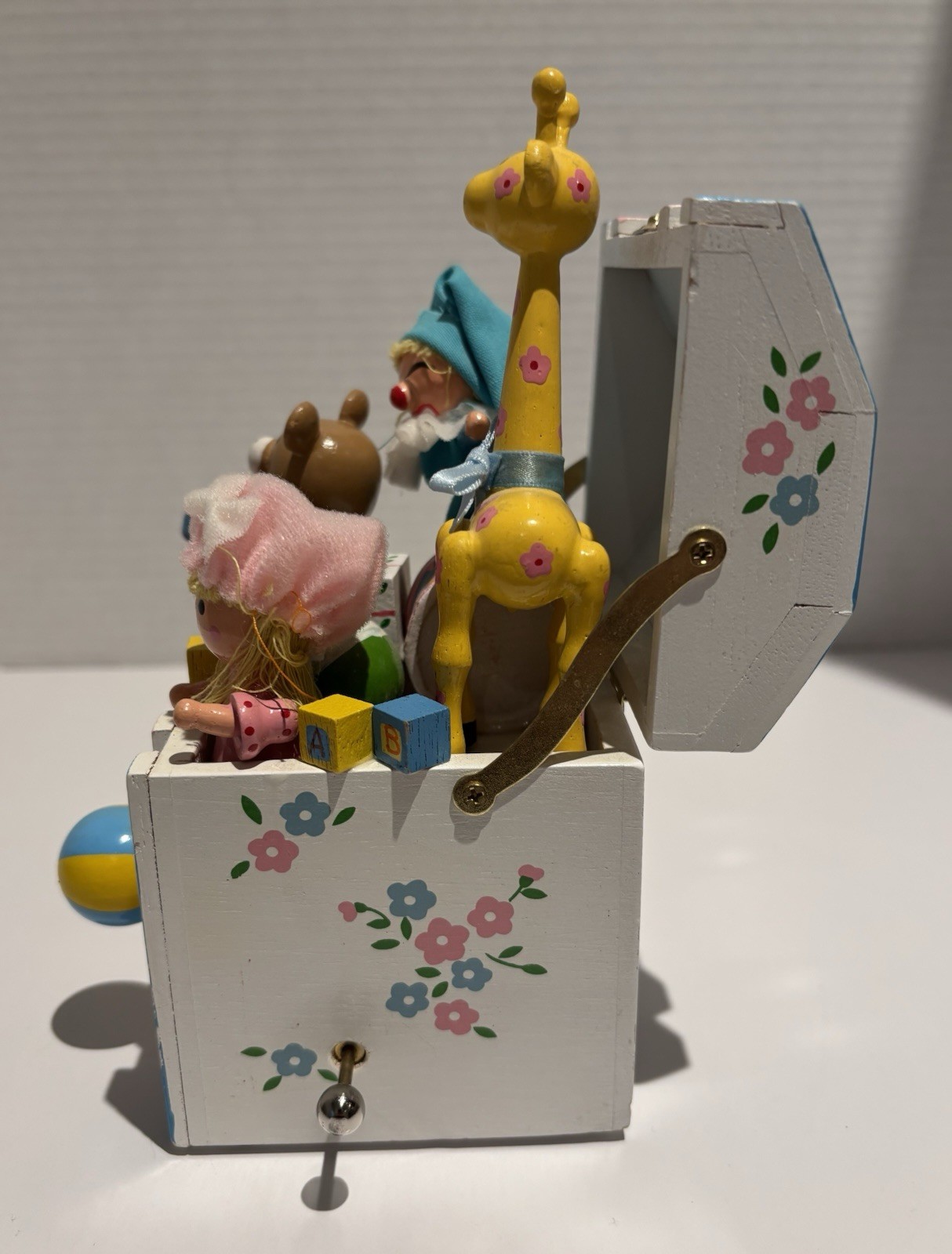 Vintage 1983 Enesco TOY BOX Giraffe Clown Bear Doll Music Box It's A Small World_1 Vintage 1983 Enesco TOY BOX Giraffe Clown Bear Doll Music Box It's A Small World
