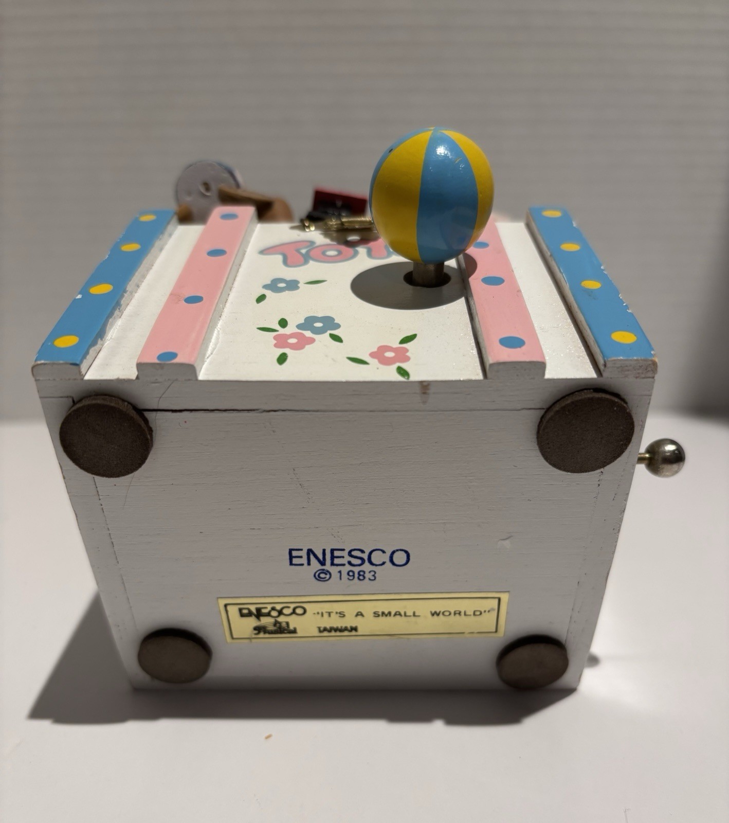 Vintage 1983 Enesco TOY BOX Giraffe Clown Bear Doll Music Box It's A Small World_4 Vintage 1983 Enesco TOY BOX Giraffe Clown Bear Doll Music Box It's A Small World
