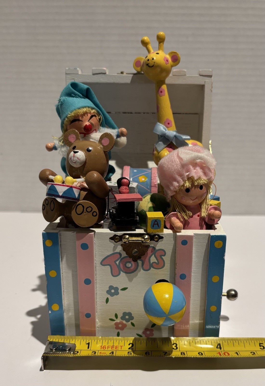 Vintage 1983 Enesco TOY BOX Giraffe Clown Bear Doll Music Box It's A Small World_5 Vintage 1983 Enesco TOY BOX Giraffe Clown Bear Doll Music Box It's A Small World