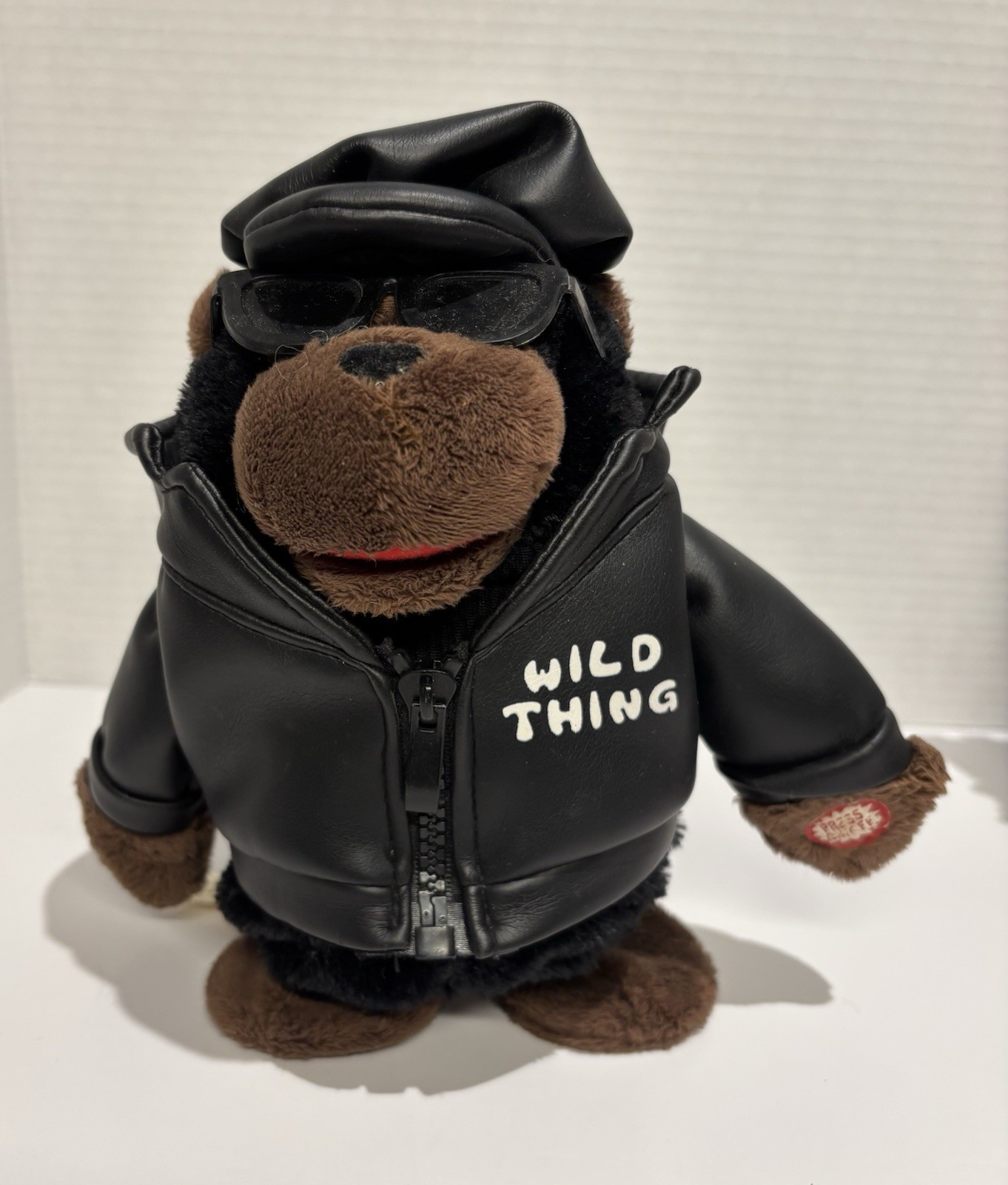 Dan Dee Singing Dancing Wild Thing Gorilla Plush Stuffed Toy Vintage 1999 Works_0 Dan Dee Singing Dancing Wild Thing Gorilla Plush Stuffed Toy Vintage 1999 Works