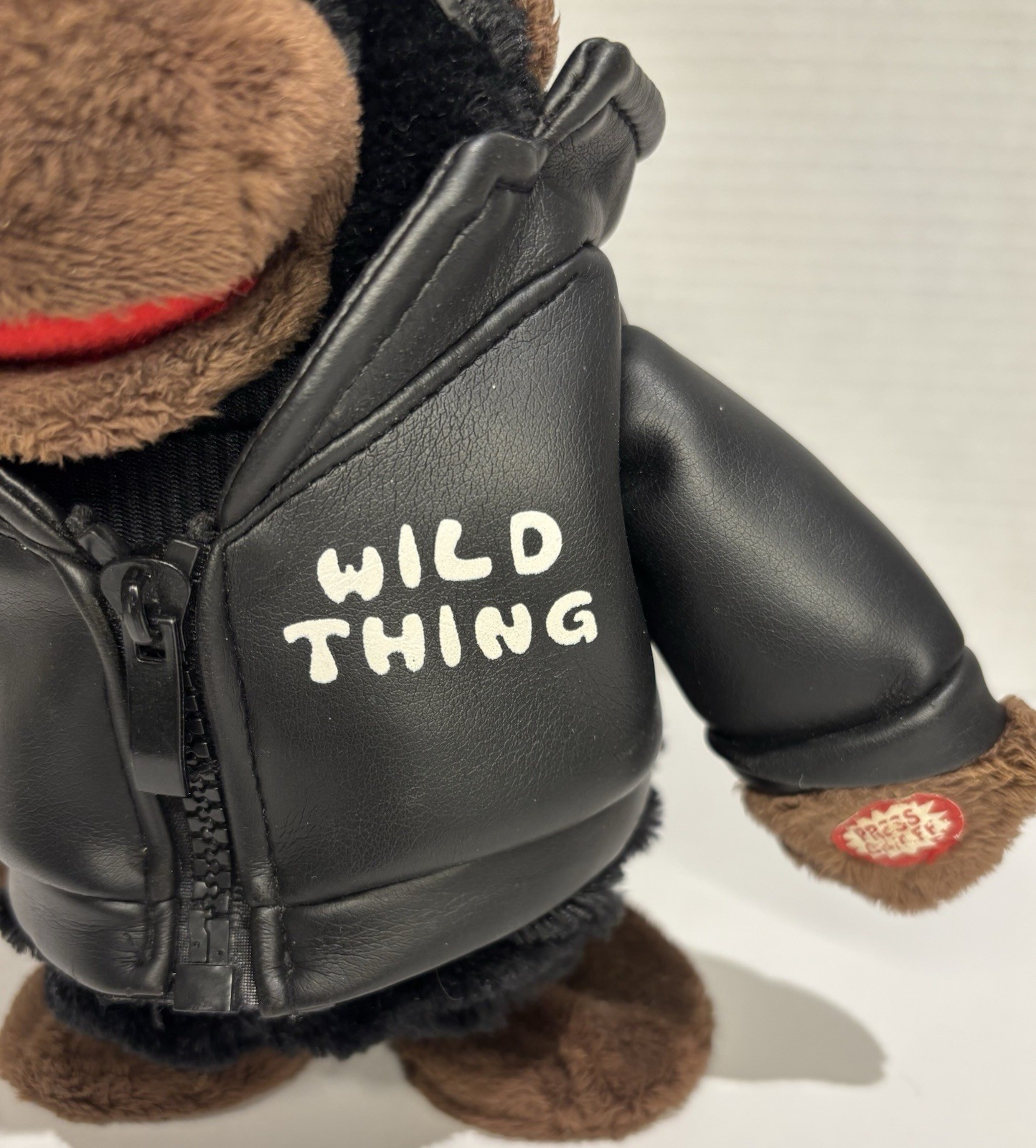 Dan Dee Singing Dancing Wild Thing Gorilla Plush Stuffed Toy Vintage 1999 Works_1 Dan Dee Singing Dancing Wild Thing Gorilla Plush Stuffed Toy Vintage 1999 Works