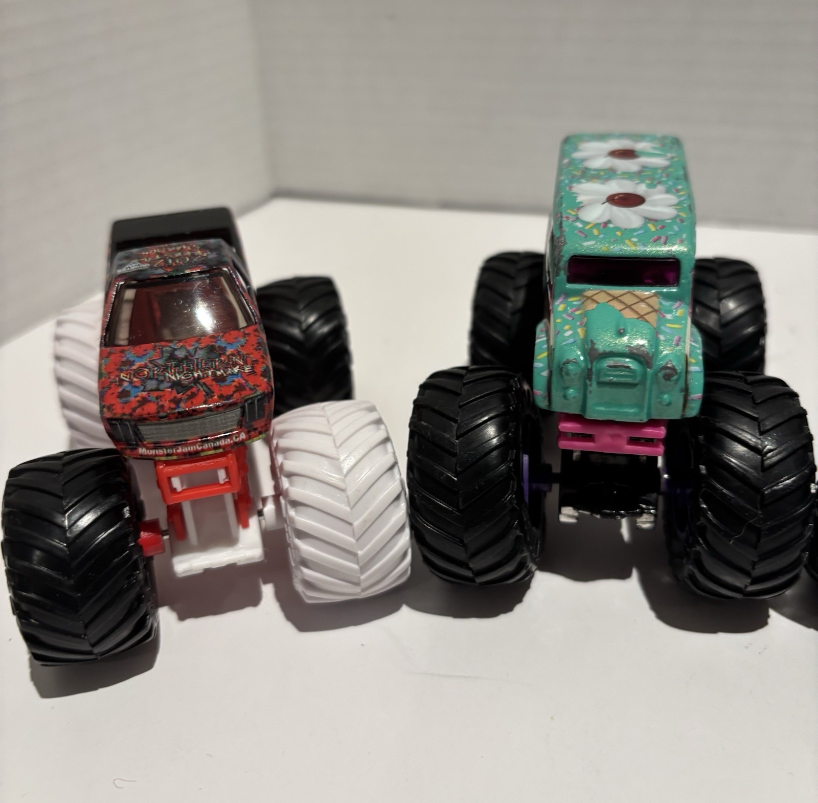 Hot Wheels MONSTER JAM TRUCKS Die-Cast Lot of 4 Loose_1 Hot Wheels MONSTER JAM TRUCKS Die-Cast Lot of 4 Loose
