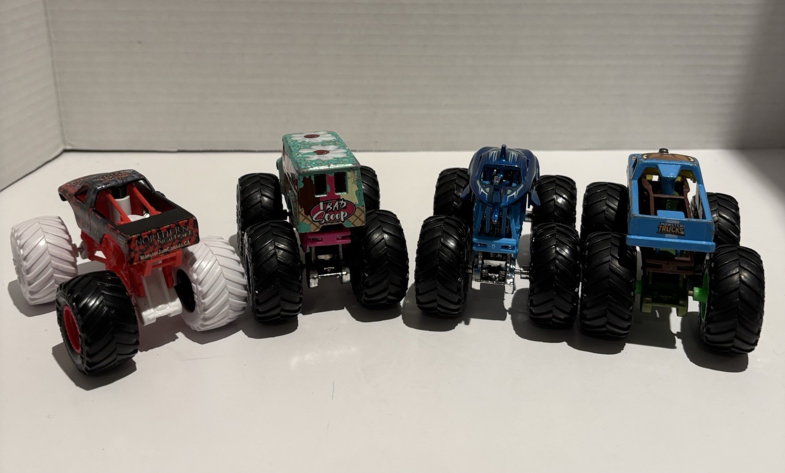 Hot Wheels MONSTER JAM TRUCKS Die-Cast Lot of 4 Loose_3 Hot Wheels MONSTER JAM TRUCKS Die-Cast Lot of 4 Loose