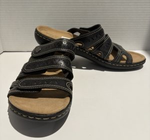 Clarks Leisa Cacti Q Slide Sandals Women’s 9M Black Leather Three Straps New