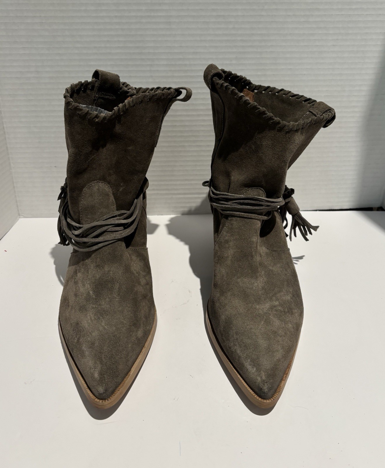 RON WHITE Brailee Ankle Boots Size EU 39 US 8.5 Taupe Suede Italy Western Tassel_0 RON WHITE Brailee Ankle Boots Size EU 39 US 8.5 Taupe Suede Italy Western Tassel