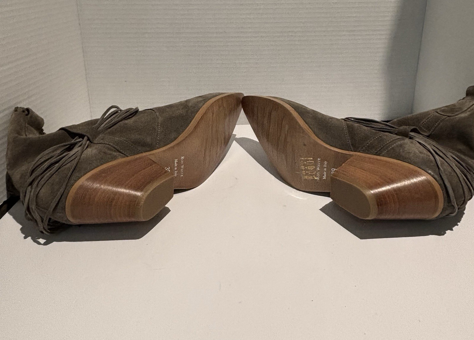 RON WHITE Brailee Ankle Boots Size EU 39 US 8.5 Taupe Suede Italy Western Tassel_5 RON WHITE Brailee Ankle Boots Size EU 39 US 8.5 Taupe Suede Italy Western Tassel