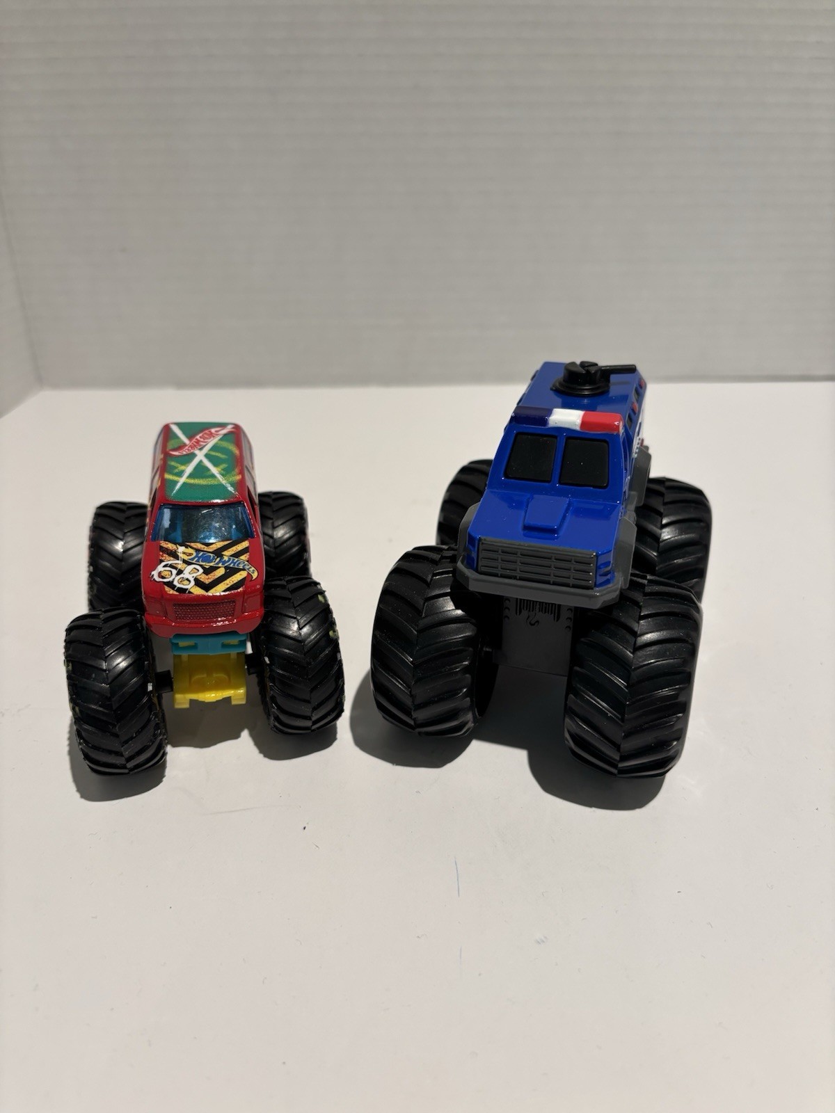 Maisto Police & Hot Wheels MONSTER JAM Truck Demo Derby #68 Loose Lot Of 2_1 Maisto Police & Hot Wheels MONSTER JAM Truck Demo Derby #68 Loose Lot Of 2