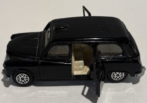 Vintage DINKY TOYS "LONDON" TAXI - 1972 - NO. 284 - 1:43 - DRIVER