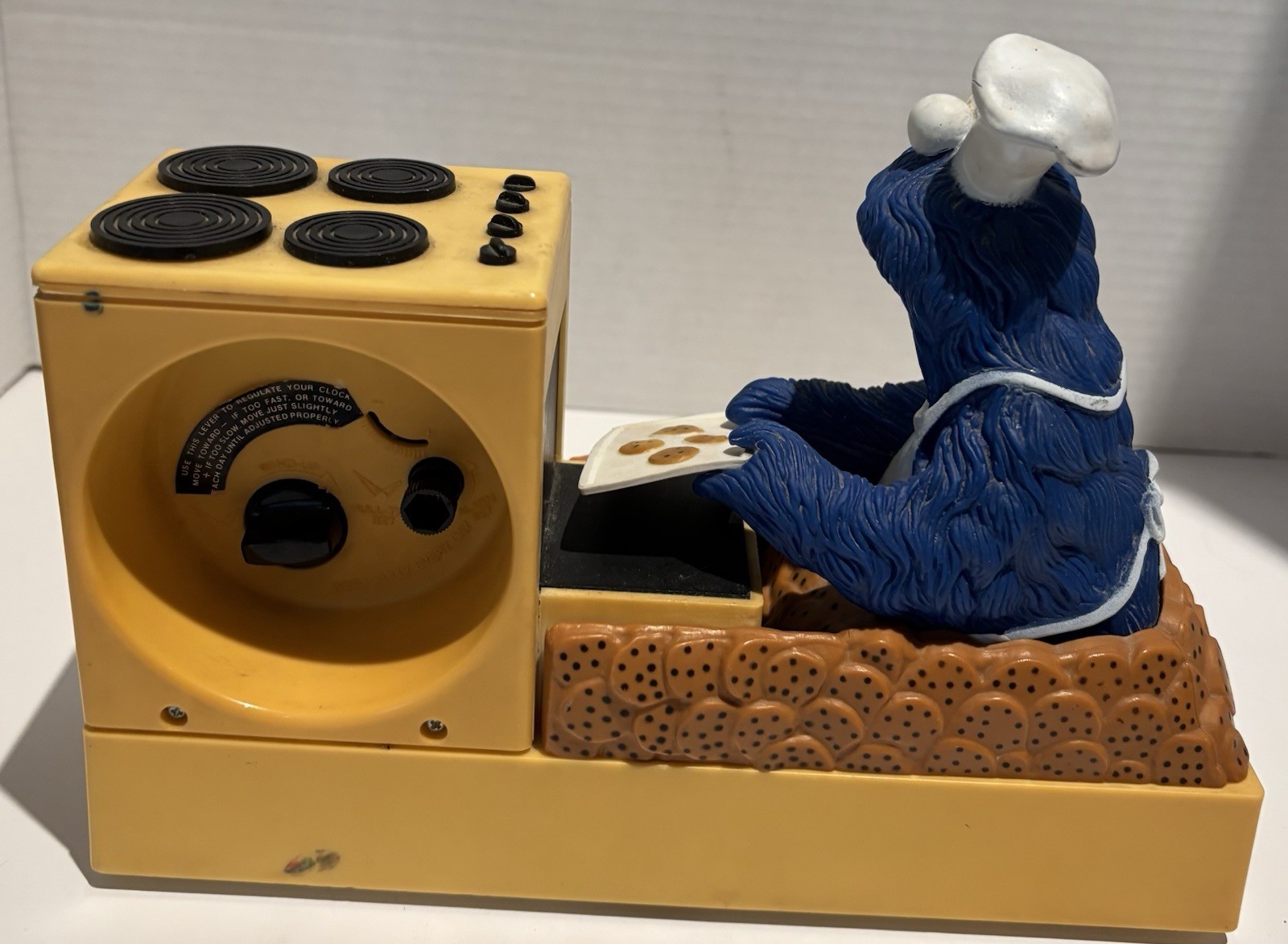 Vintage 1970s Sesame Street Cookie Monster Alarm Clock Radio - *READ DESCRIPTION_2 Vintage 1970s Sesame Street Cookie Monster Alarm Clock Radio - *READ DESCRIPTION
