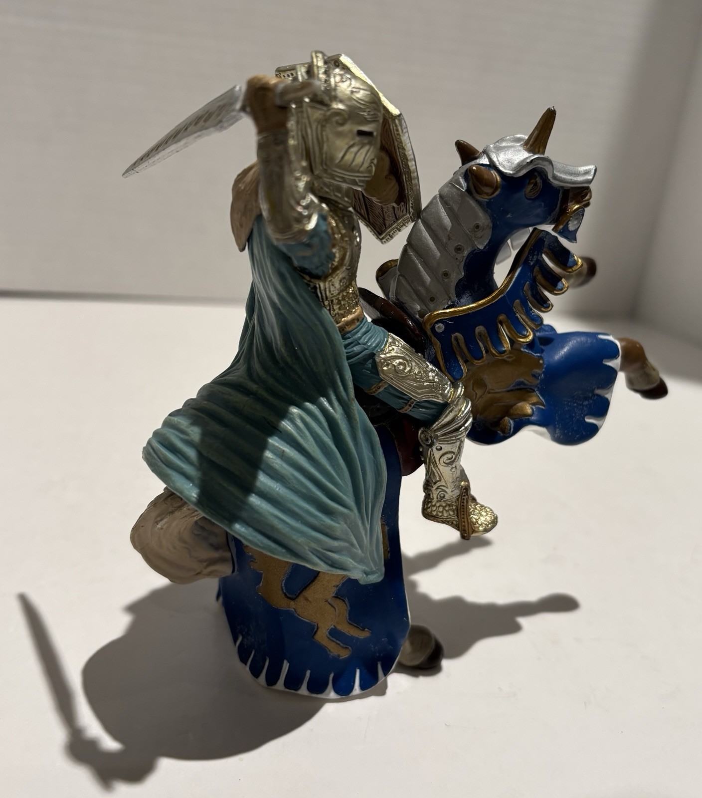 Schleich World of Knights Medieval Knight On Rearing War Horse_1 Schleich World of Knights Medieval Knight On Rearing War Horse