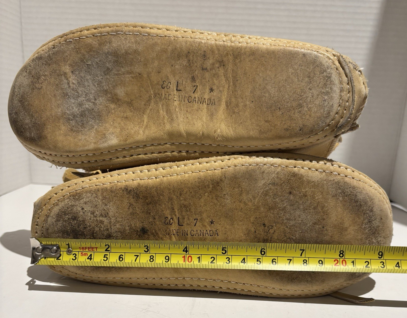 Handmade MOCCASINS With Decorative Beading Size 7 - Made In Canada_7 Handmade MOCCASINS With Decorative Beading Size 7 - Made In Canada