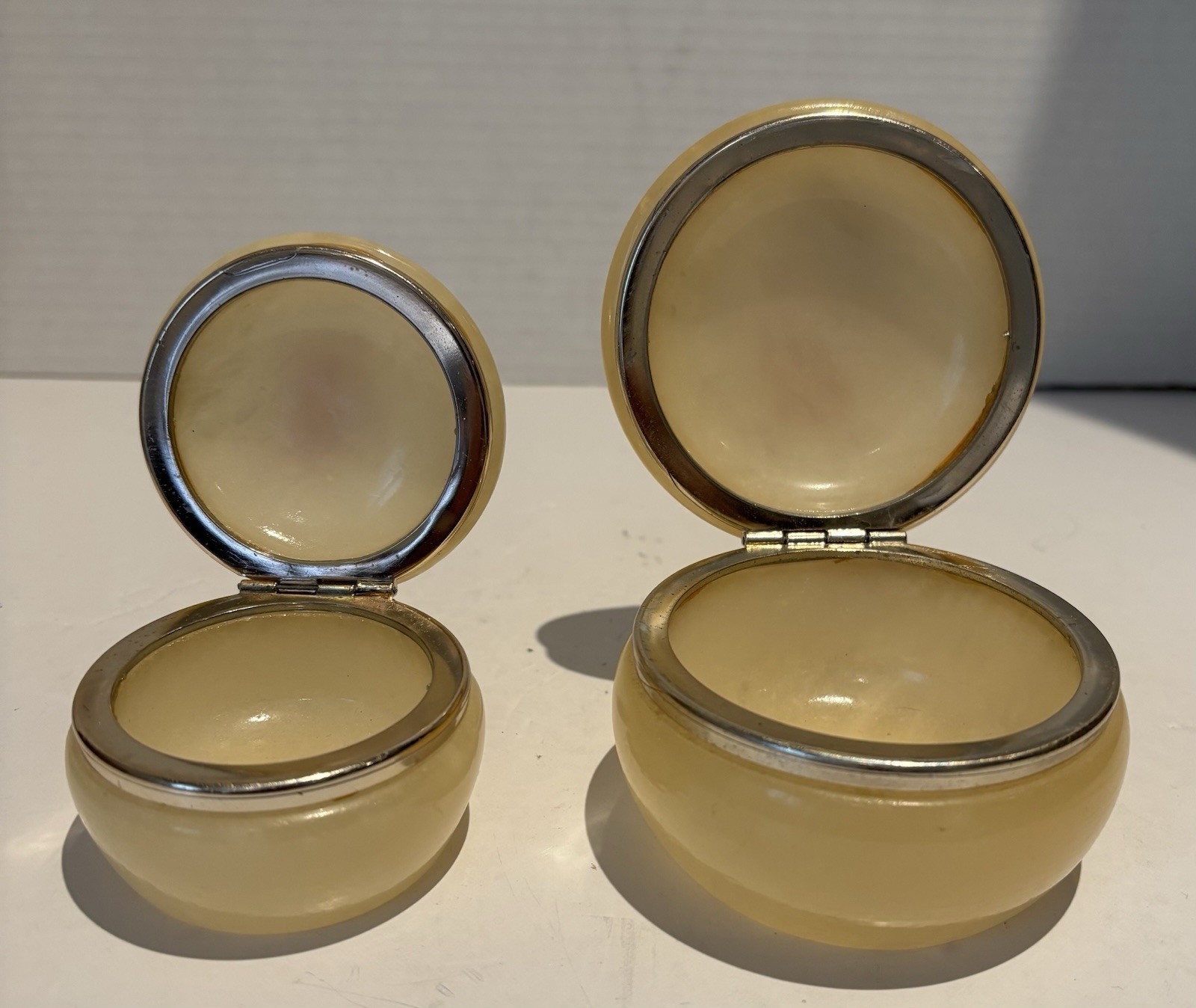 Vintage 70’s Set of Alabaster Hand Carved Trinket Vanity Powder Box Hinged Italy_3 Vintage 70’s Set of Alabaster Hand Carved Trinket Vanity Powder Box Hinged Italy