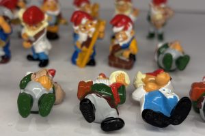 KINDER SURPRISE Garden Dwarfs at Work Lot Of 24 - GNOMES Vintage 1992 Figures img 0988
